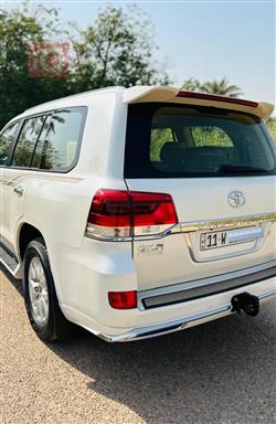 تۆیۆتا لاند کروزەر